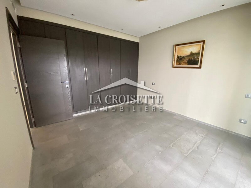 Villa S+3 avec piscine et studio indépendant à La Soukra